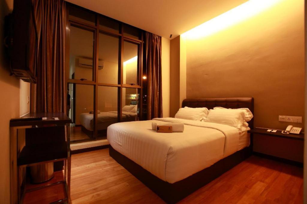 Starz Hotel Keluang Exterior foto