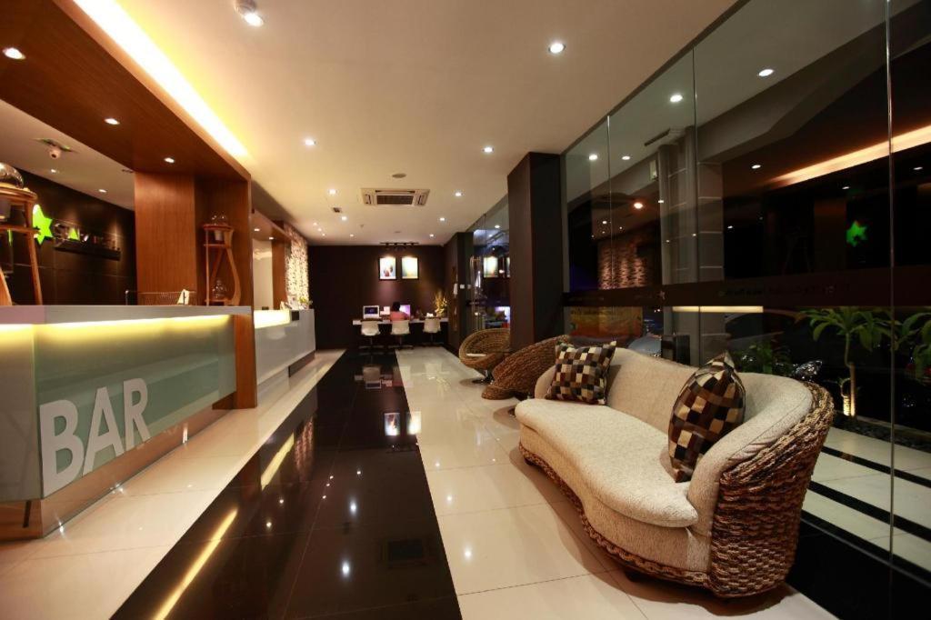 Starz Hotel Keluang Exterior foto