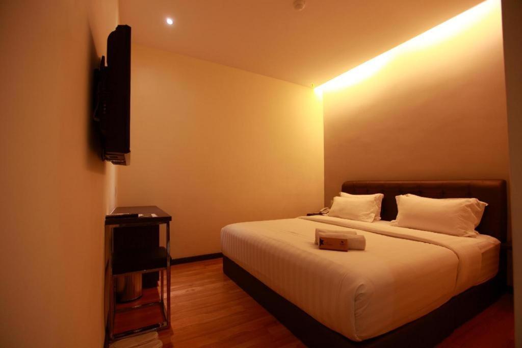 Starz Hotel Keluang Exterior foto
