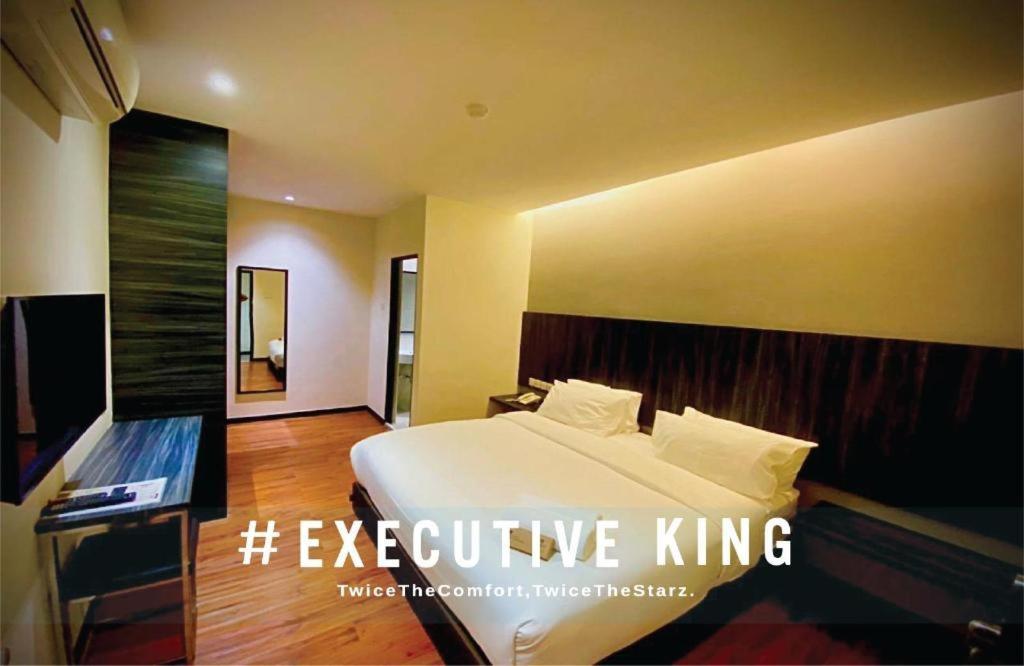 Starz Hotel Keluang Exterior foto