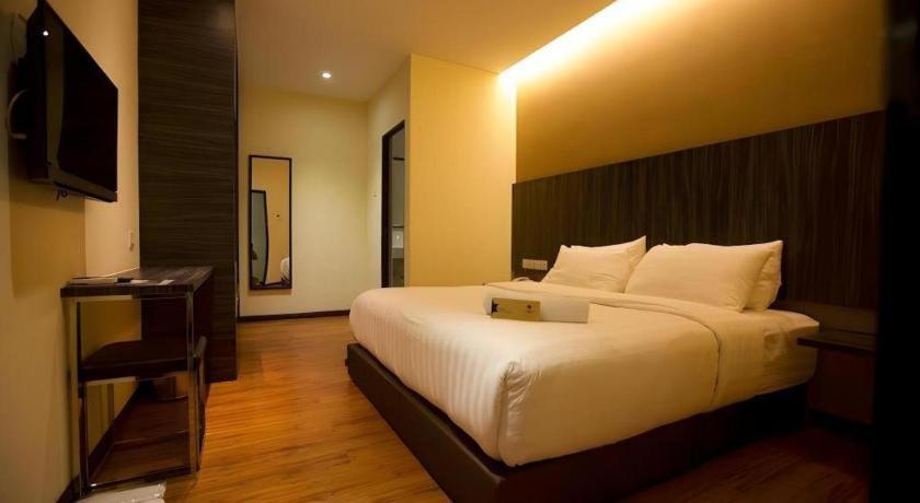 Starz Hotel Keluang Exterior foto