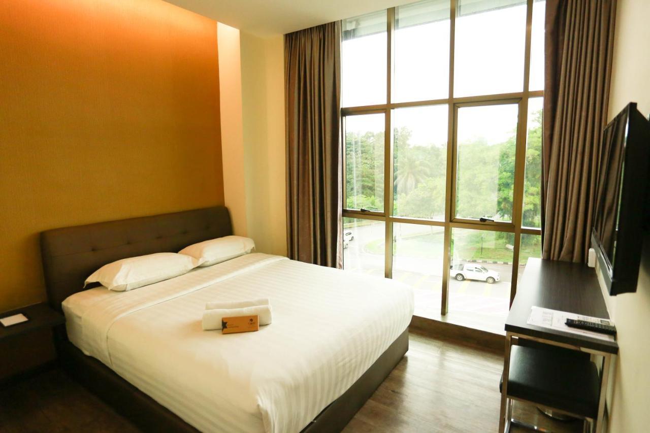 Starz Hotel Keluang Exterior foto
