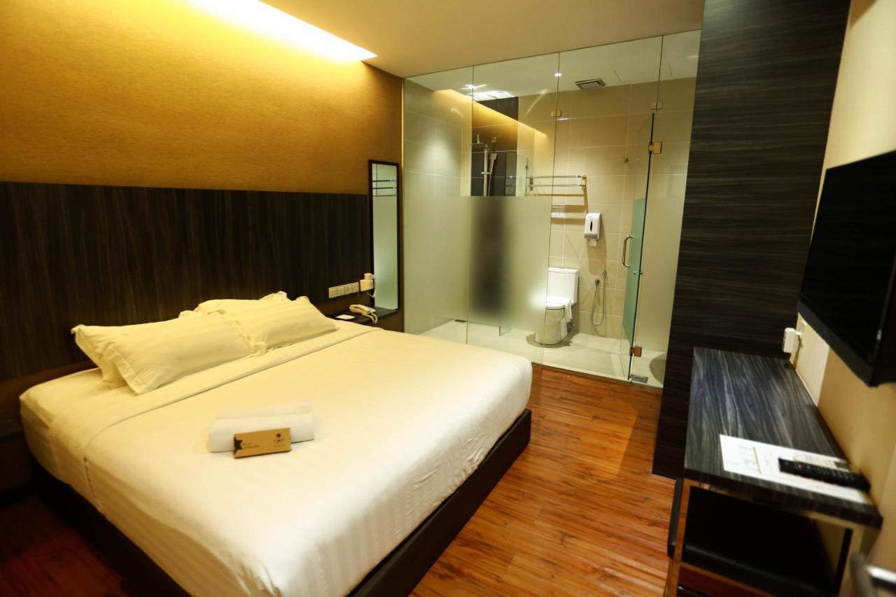 Starz Hotel Keluang Exterior foto